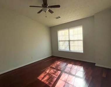 1493 Ashley Way - Photo Thumbnail 8