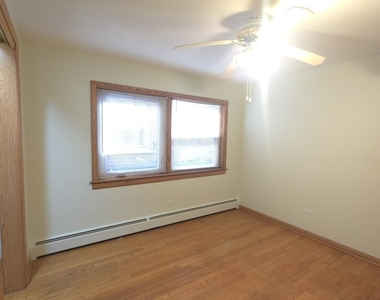 3707 Clarence Avenue - Photo Thumbnail 8