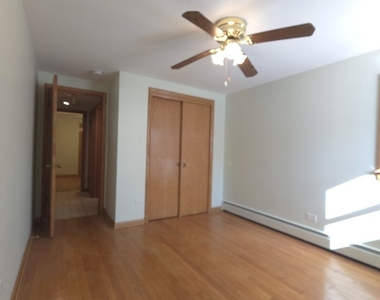 3707 Clarence Avenue - Photo Thumbnail 6