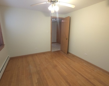 3707 Clarence Avenue - Photo Thumbnail 7