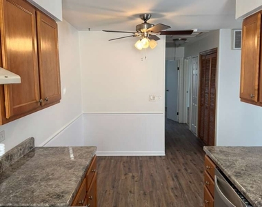 1485 Quaker Lane - Photo Thumbnail 6