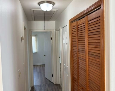 1485 Quaker Lane - Photo Thumbnail 4