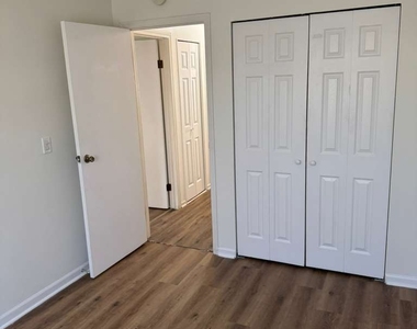 1485 Quaker Lane - Photo Thumbnail 11