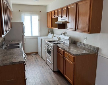 1485 Quaker Lane - Photo Thumbnail 7