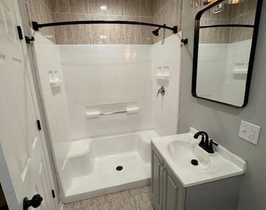 6412 S Greenwood Avenue - Photo Thumbnail 4