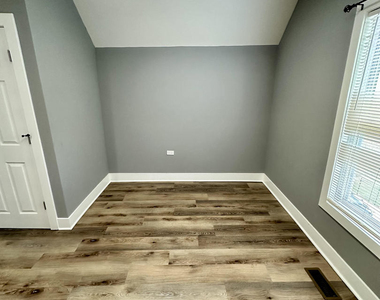 2713 W Gladys Avenue - Photo Thumbnail 15
