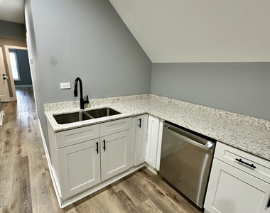 2713 W Gladys Avenue - Photo Thumbnail 4