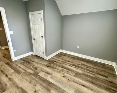 2713 W Gladys Avenue - Photo Thumbnail 13