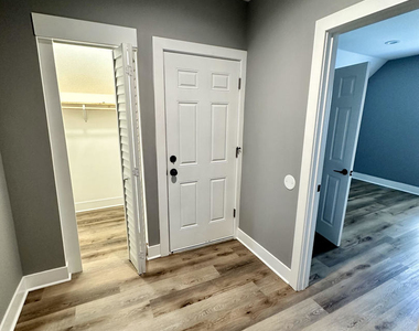 2713 W Gladys Avenue - Photo Thumbnail 9