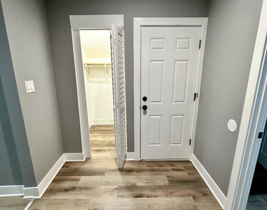 2713 W Gladys Avenue - Photo Thumbnail 8