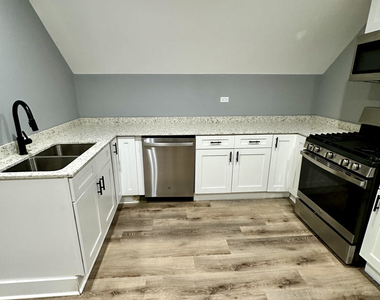 2713 W Gladys Avenue - Photo Thumbnail 6