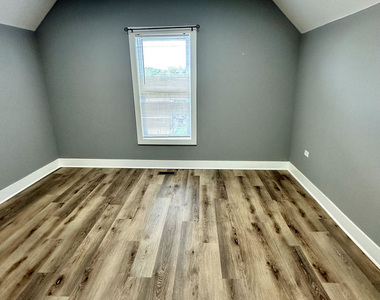 2713 W Gladys Avenue - Photo Thumbnail 14