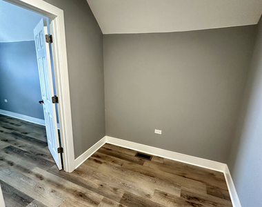 2713 W Gladys Avenue - Photo Thumbnail 17