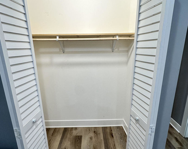 2713 W Gladys Avenue - Photo Thumbnail 11