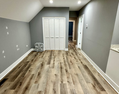 2713 W Gladys Avenue - Photo Thumbnail 1