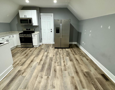 2713 W Gladys Avenue - Photo Thumbnail 3