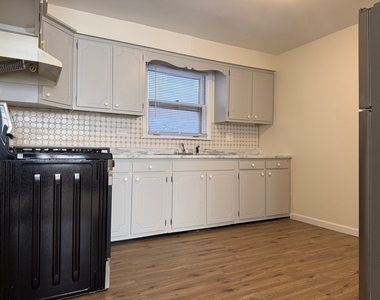 11137 S Emerald Avenue - Photo Thumbnail 2