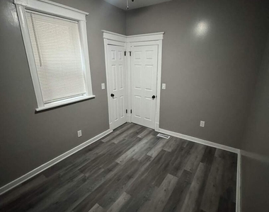 6601 S Langley Avenue - Photo Thumbnail 6