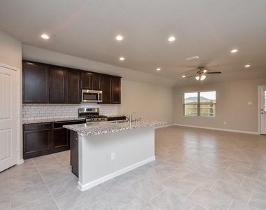 1427 Central Heights Drive - Photo Thumbnail 7