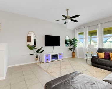 4510 Red Yucca Drive - Photo Thumbnail 9