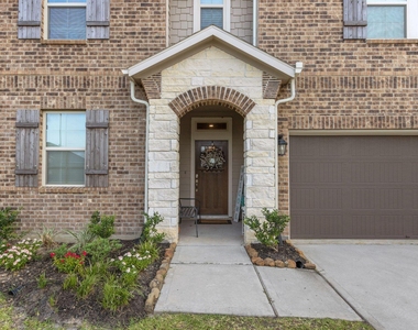 4510 Red Yucca Drive - Photo Thumbnail 3