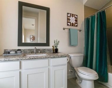 2010 Beall Street - Photo Thumbnail 5