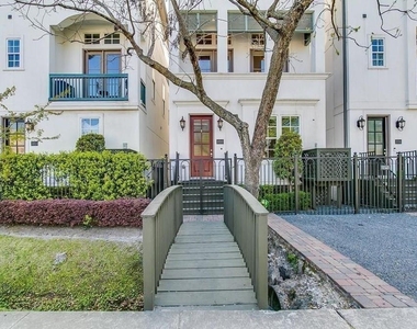 2010 Beall Street - Photo Thumbnail 16