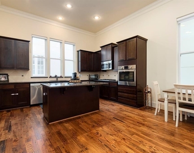 2010 Beall Street - Photo Thumbnail 14