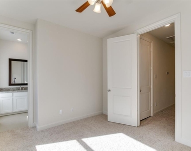 2010 Beall Street - Photo Thumbnail 6