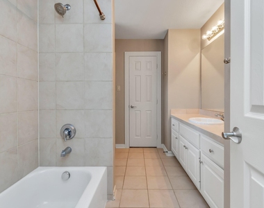 14207 Jade Cove Drive - Photo Thumbnail 18