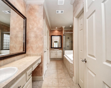 14207 Jade Cove Drive - Photo Thumbnail 12