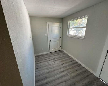 1912 Gentry Street - Photo Thumbnail 21