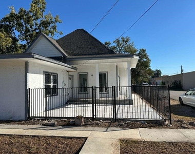 1912 Gentry Street - Photo Thumbnail 1