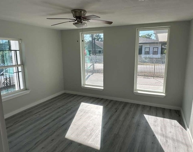 1912 Gentry Street - Photo Thumbnail 13