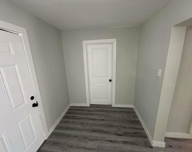 1912 Gentry Street - Photo Thumbnail 22