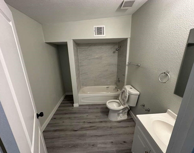 1912 Gentry Street - Photo Thumbnail 23