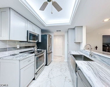 16679 Forest Boulevard - Photo Thumbnail 10