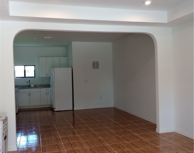 423 Canyon Drive S - Photo Thumbnail 2