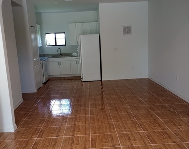 423 Canyon Drive S - Photo Thumbnail 1