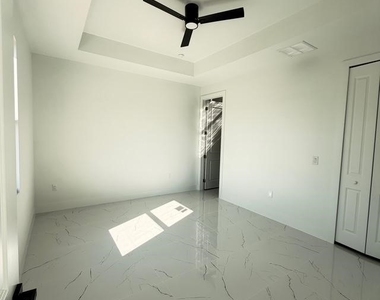 209-211 W 12th Street - Photo Thumbnail 14
