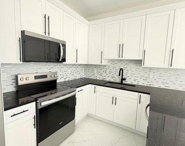 209-211 W 12th Street - Photo Thumbnail 7