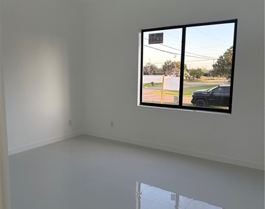 2801 Sw Embers Terrace - Photo Thumbnail 9