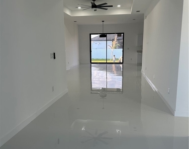2801 Sw Embers Terrace - Photo Thumbnail 15