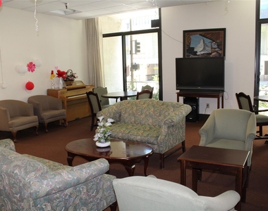 255 S Hill St - Photo Thumbnail 14