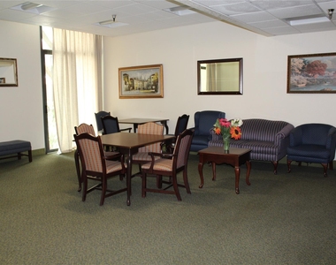 255 S Hill St - Photo Thumbnail 15