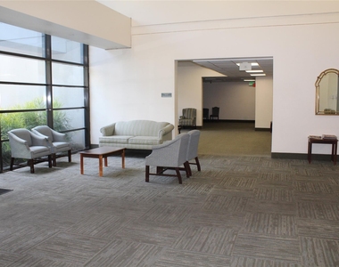 255 S Hill St - Photo Thumbnail 12