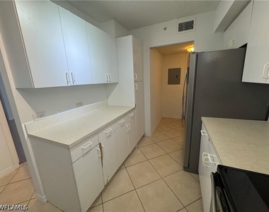 8930 Colonnades Court E - Photo Thumbnail 10