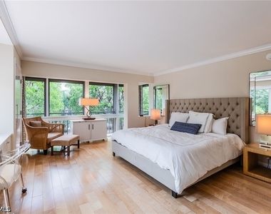 2203 Gulf Shore Boulevard N - Photo Thumbnail 4