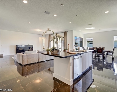 5126 Penella Avenue - Photo Thumbnail 11