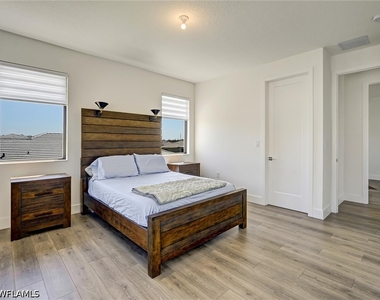 5126 Penella Avenue - Photo Thumbnail 38